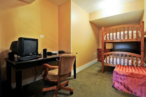 Wolverton Heights Ten-bedroom Chalet