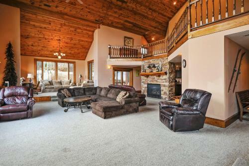 Wolverton Heights Ten-bedroom Chalet