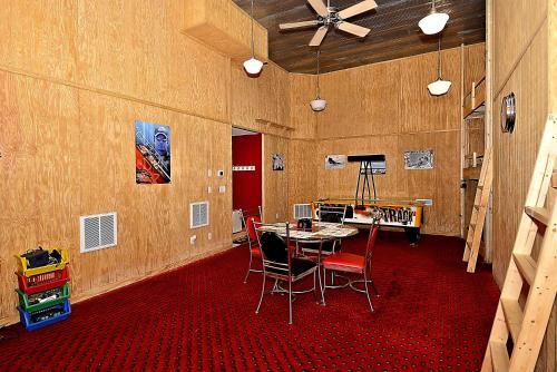 Ski Bums Inn Five-bedroom Chalet