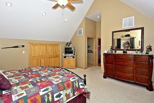 Ski Bums Inn Five-bedroom Chalet