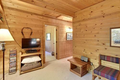 Otters Den Four-bedroom Chalet