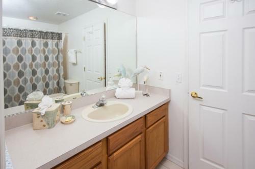 Carole's Thousand Oaks Villa - Four Bedroom Home