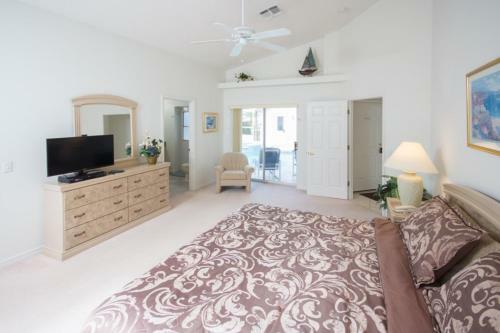 Carole's Thousand Oaks Villa - Four Bedroom Home