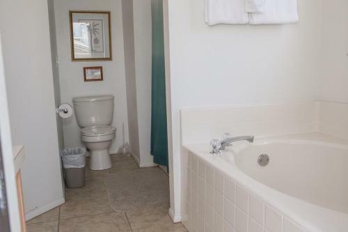 Sarah's Hampton Lakes Villa - Three Bedroom Home