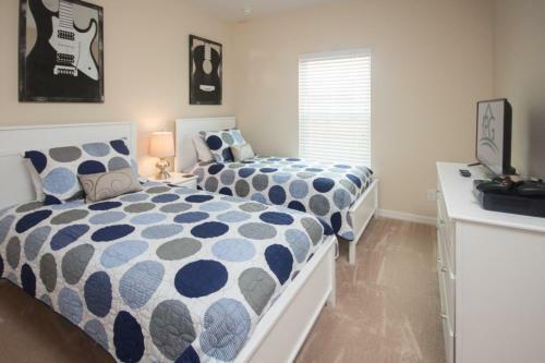Julie's Oasis Villa - Four Bedroom Home