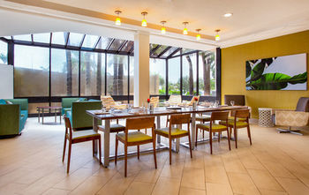 Howard Johnson Plaza Hotel - Miami Airport