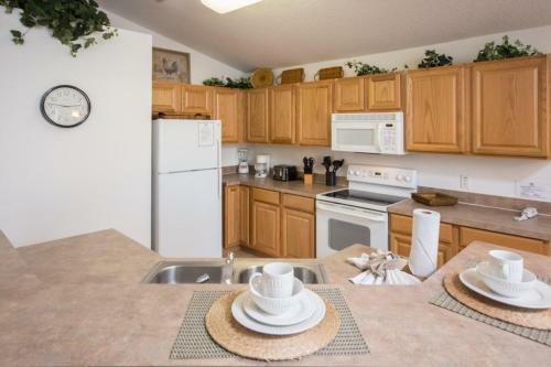 Linda's Highgate Park Villa - Four Bedroom Home