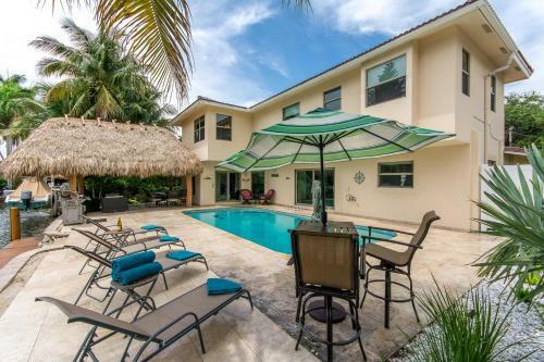 Treasure Cove "fort Lauderdale Tiki-hut"