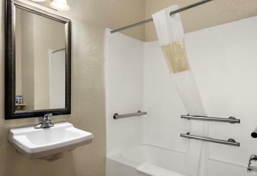 Hotel Baymont By Wyndham Elizabethtown