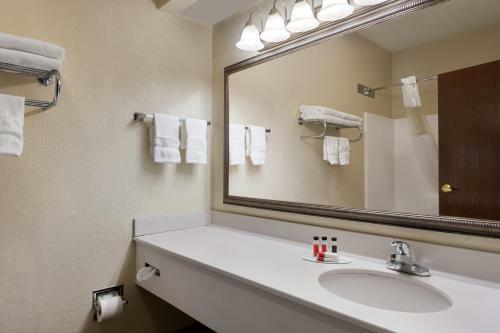 Hotel Baymont By Wyndham Elizabethtown