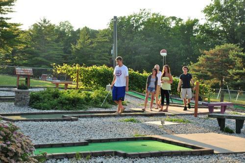 Plymouth Rock Camping Resort Park Model 20