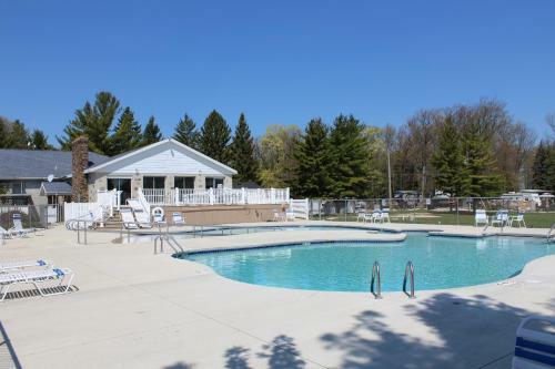 Plymouth Rock Camping Resort Studio Cabin 1