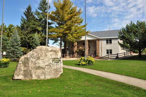 Plymouth Rock Camping Resort Studio Cabin 1