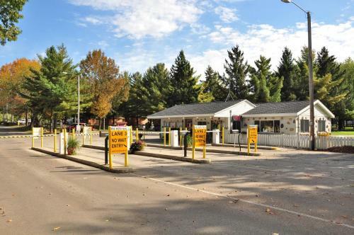 Plymouth Rock Camping Resort Park Model 21