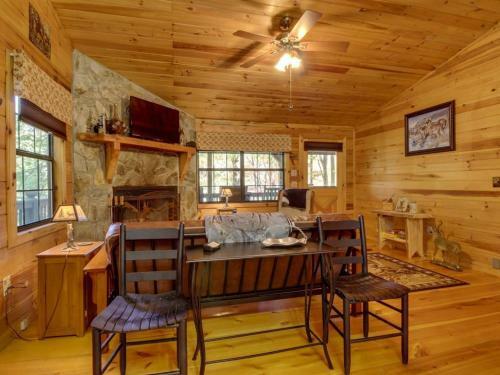 Tree Song Mountain Creek Cabin