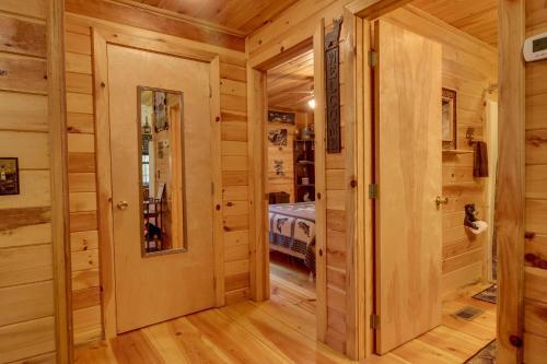 Tree Song Mountain Creek Cabin