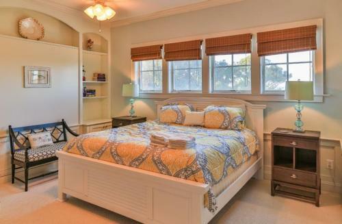 East Ashley Avenue 1414 - Trade Winds Home