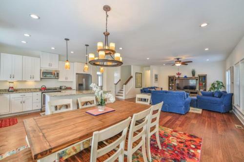 West Ashley Avenue 0420 - Sandy Bottoms Home