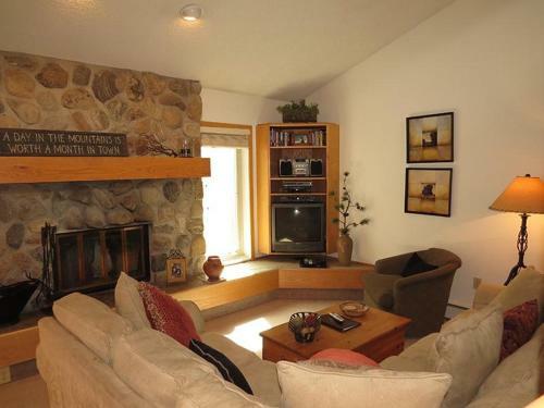Cross Creek 207