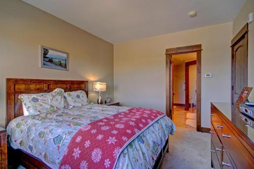 B202 Watertower Place Townhouse
