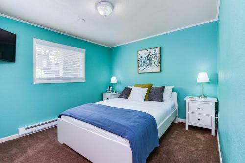Bright Beach Town Bungalow