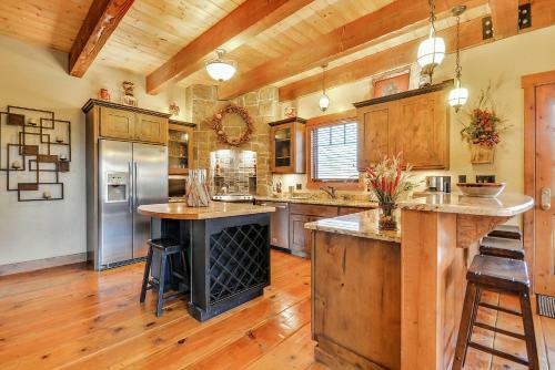 Home In Aspen Forest