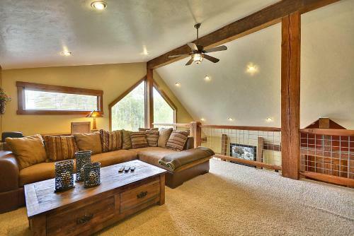 Home In Aspen Forest