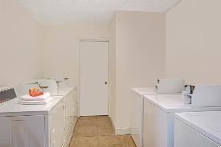 Hotel Days Inn Charlotte North Speedway Uncc