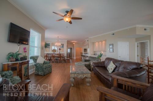 Legacy I 1306 Penthouse - Three Bedroom Apartment