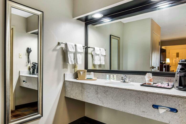 Hotel Quality Inn Airport I-240