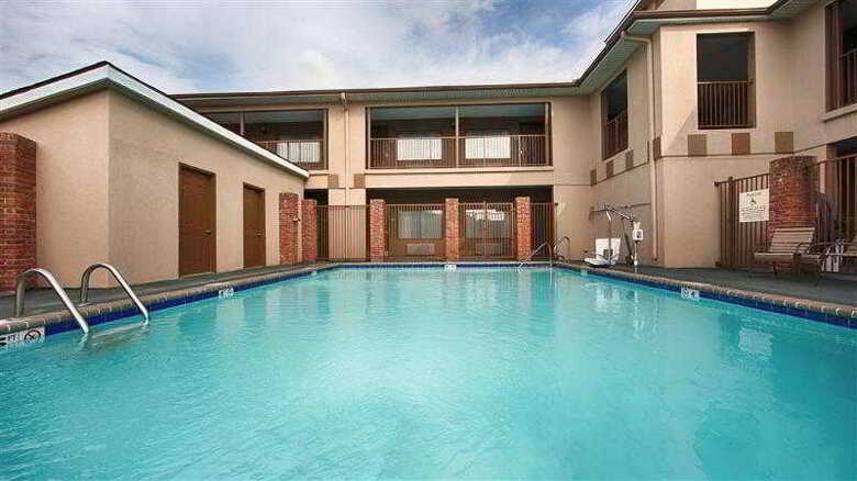 Hotel Quality Inn Airport I-240