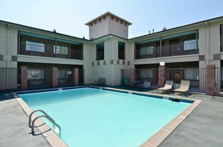 Hotel Quality Inn Airport I-240