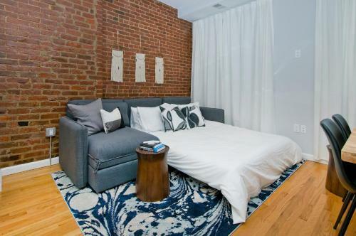 Boho-chic Three Bedroom Apartment Minutes To Nyc