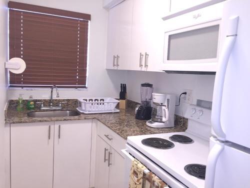 Apartamento 2 Bedroom Suite Just Steps To The Beach!!