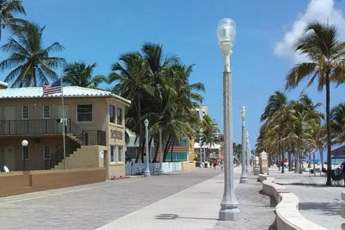 Apartamento 2 Bedroom Suite Just Steps To The Beach!!