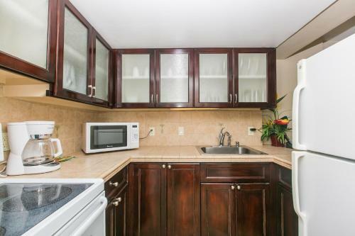 Ilikai Tower 527 Yacht Harbor View 1br