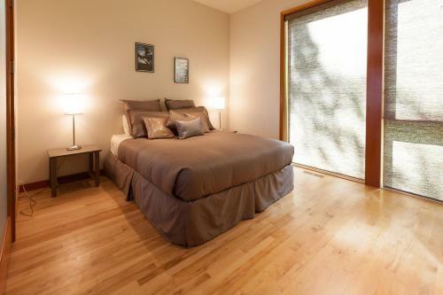 Aloft-river View-ac-5br/2.5ba