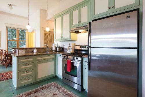 Roe-parker-river View-2br/1ba