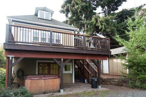 River Delivered-rvr/mt Vw-4br/2b
