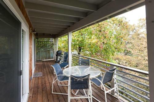Tree House-river View-2br/1ba