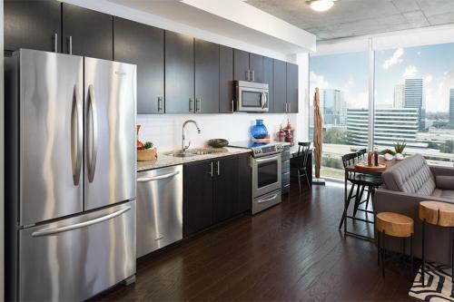 Aparthotel Luxury Rentals Toyota Center