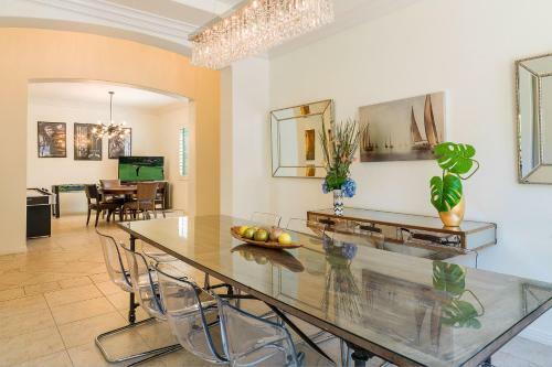 Apartamento Escala 5br / 4.5ba