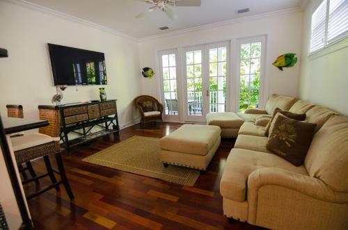 Anglers Reef-yellowtail House