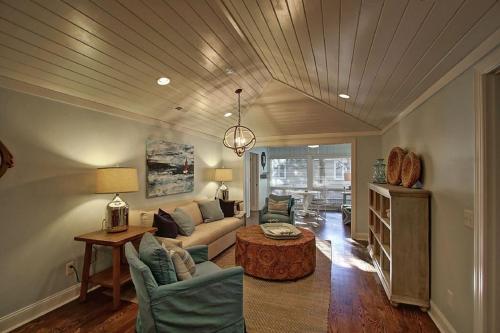 35 Twin Oaks Cottage