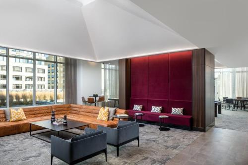 Deedee's Sky Rise Apartments At Newport II