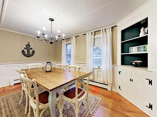 New England-style Charmer Main House Home