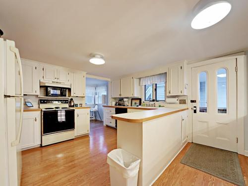 New England-style Charmer Main House Home