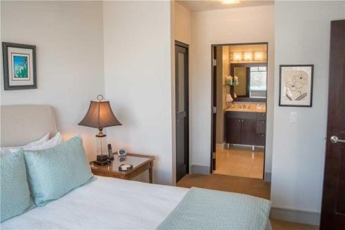 Evergreen Condo, Comfortable And Cozy, Walk To Town