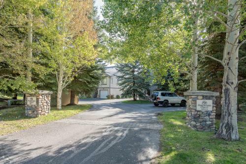 Harriman Townhome Pool Access Walk To Ketchum