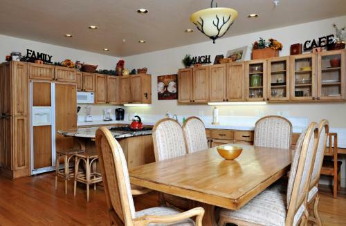 Harriman Townhome Pool Access Walk To Ketchum